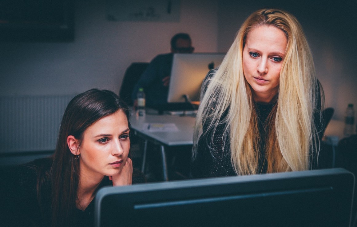 Par rapport aux hommes, le salaire des femmes est 24 % plus faible