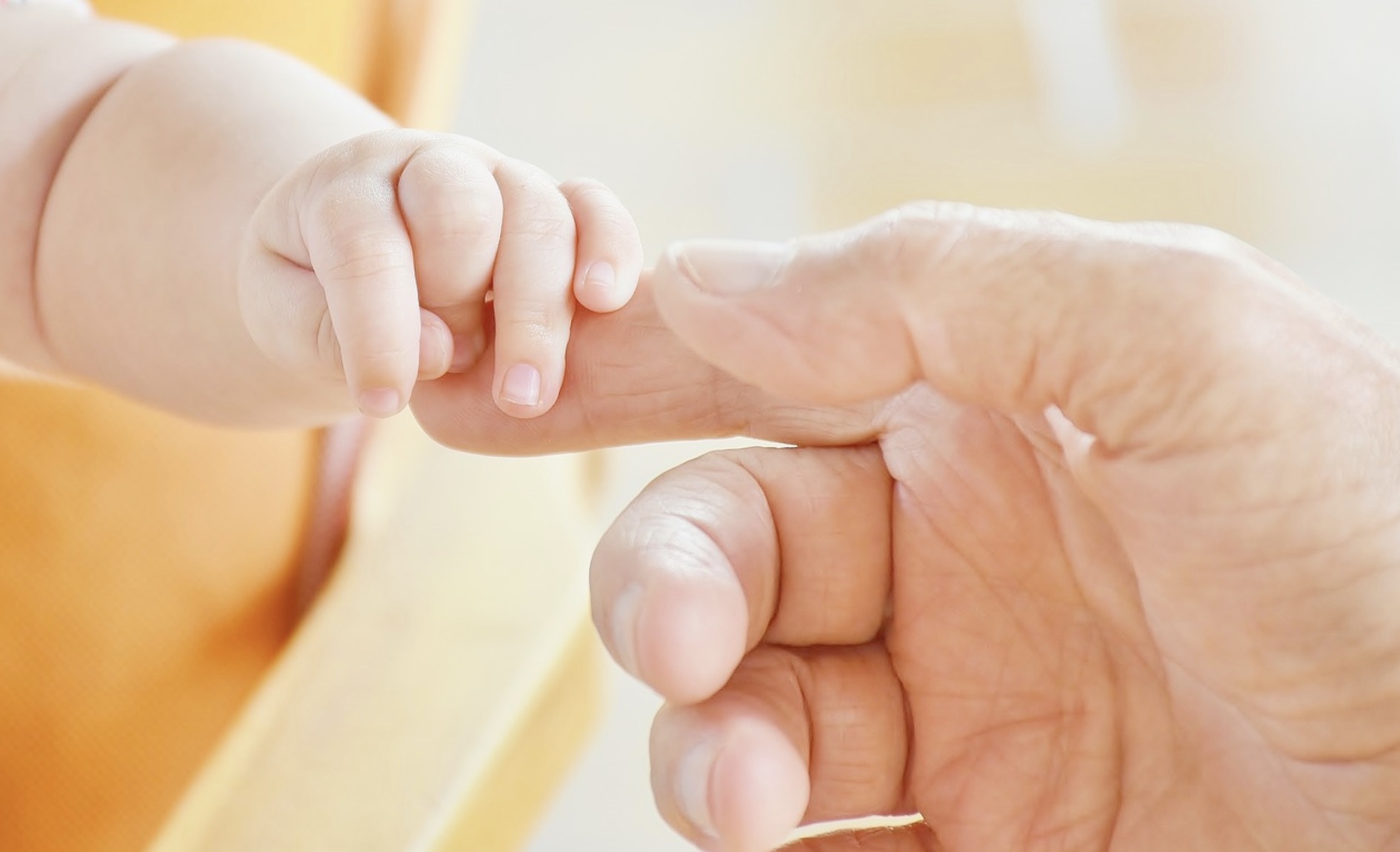 Laurent Ournac présente sa fille et son petit garçon Léon sur Instagram