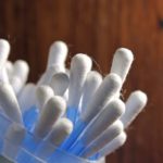 Il a failli perdre la vie à cause d’un simple coton-tige
