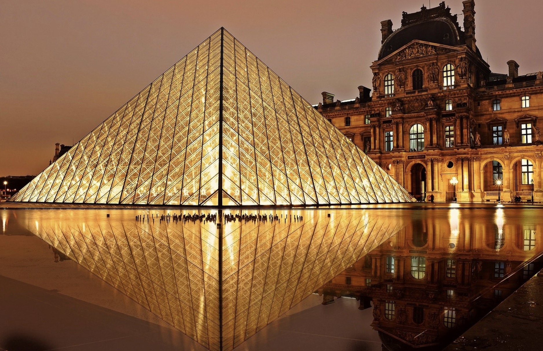 La pyramide du Louvre a 30 ans, un emblème pour Paris